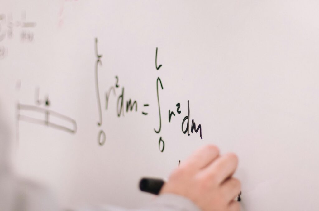 扑克机器人如何使用数学和概率模型来计算游戏的赔率
